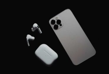 Can you use any wireless earbuds with iPhone
