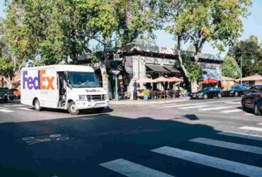 Does FedEx Work With USPS